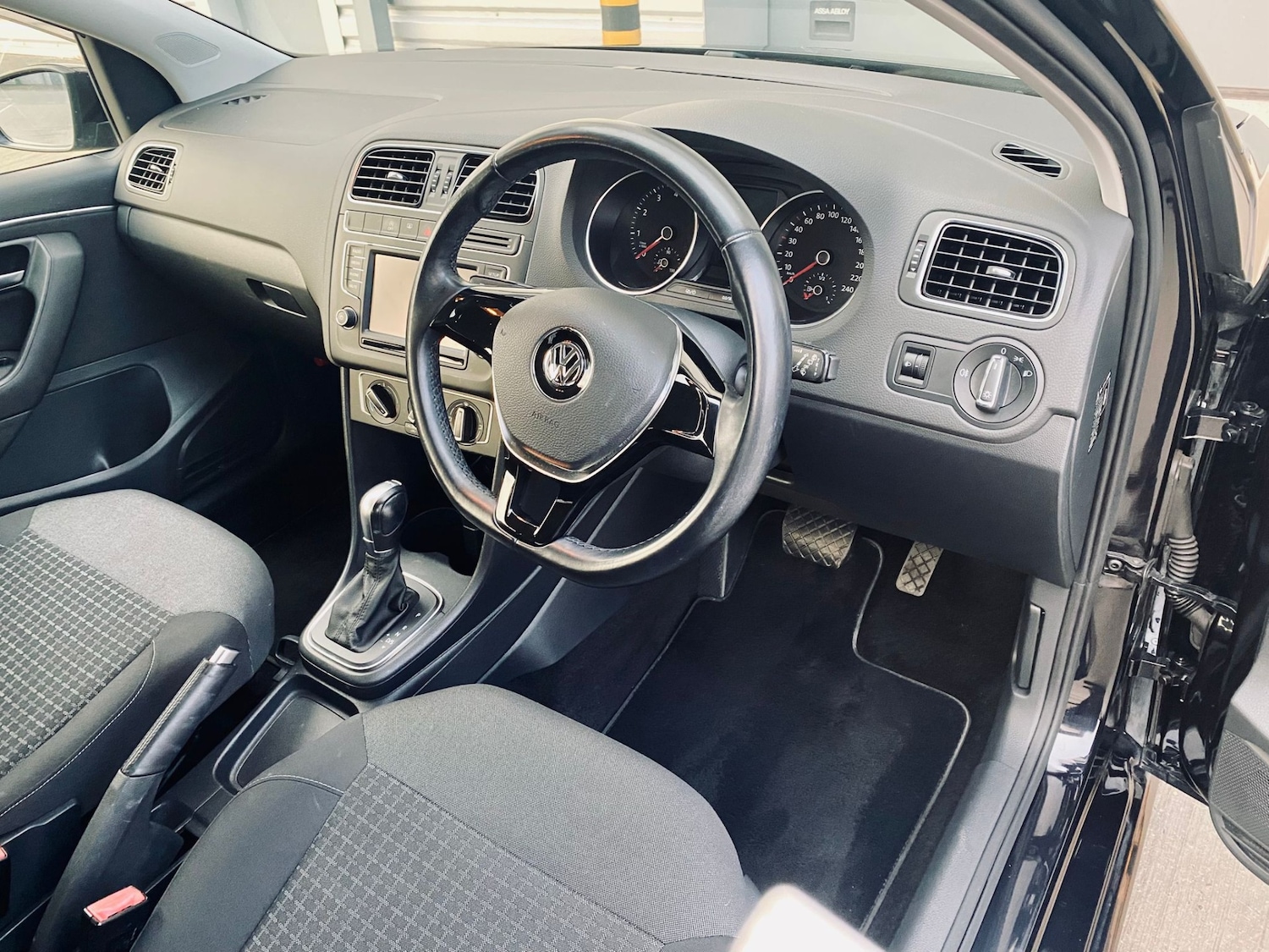 Used Volkswagen Polo 2015 for sale - 76886072: Photo 15