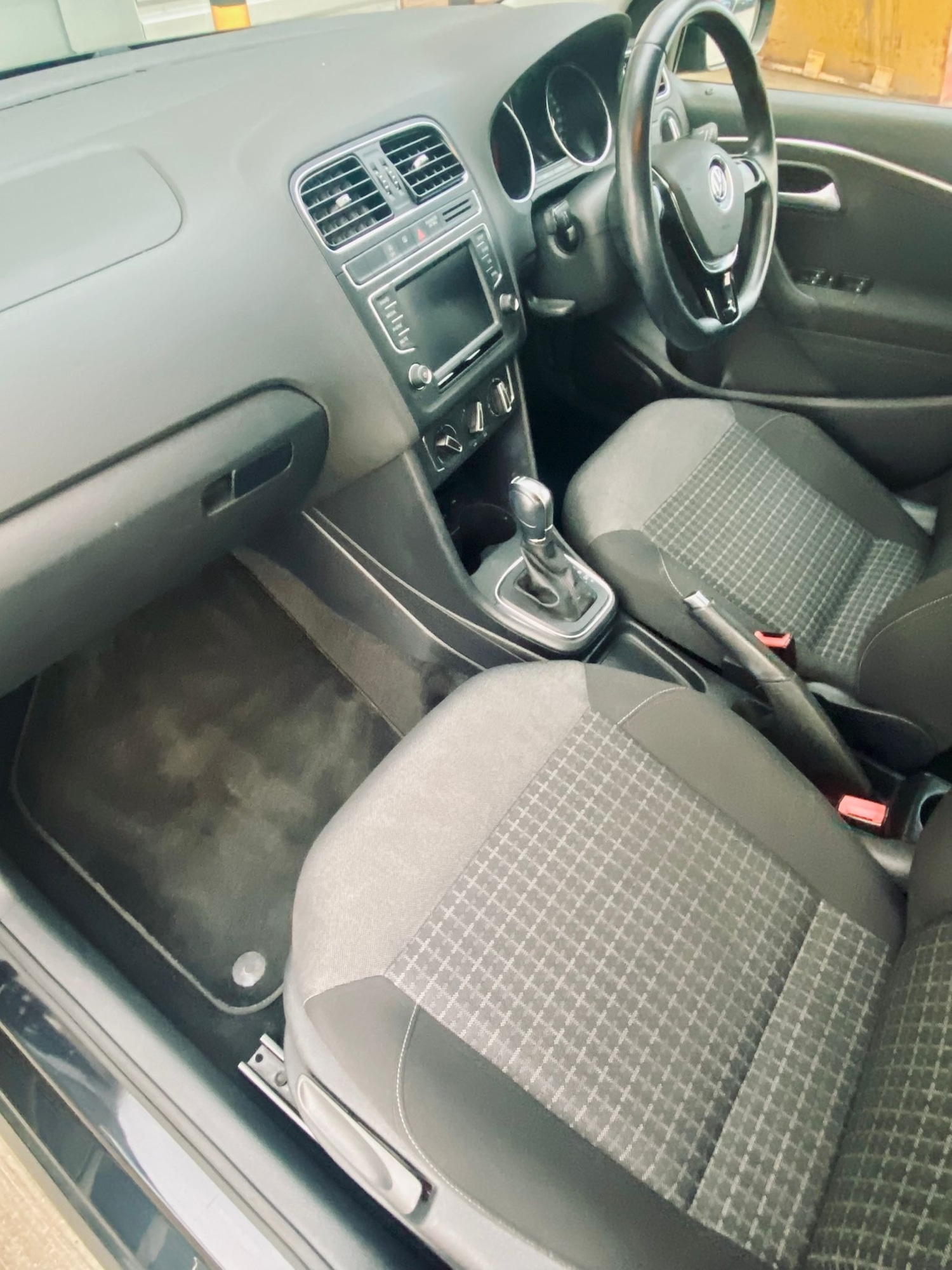 Used Volkswagen Polo 2015 for sale - 76886072: Photo 8