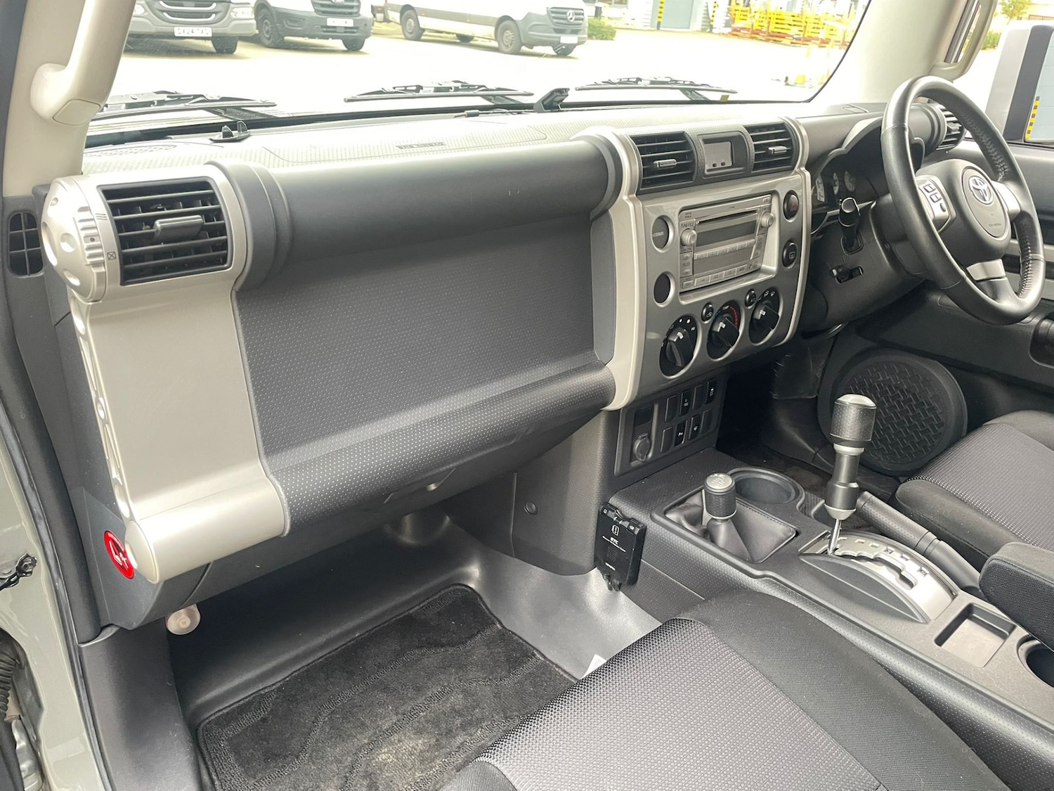 Used Toyota FJ Cruiser 2011 for sale - 76625757: Photo 21