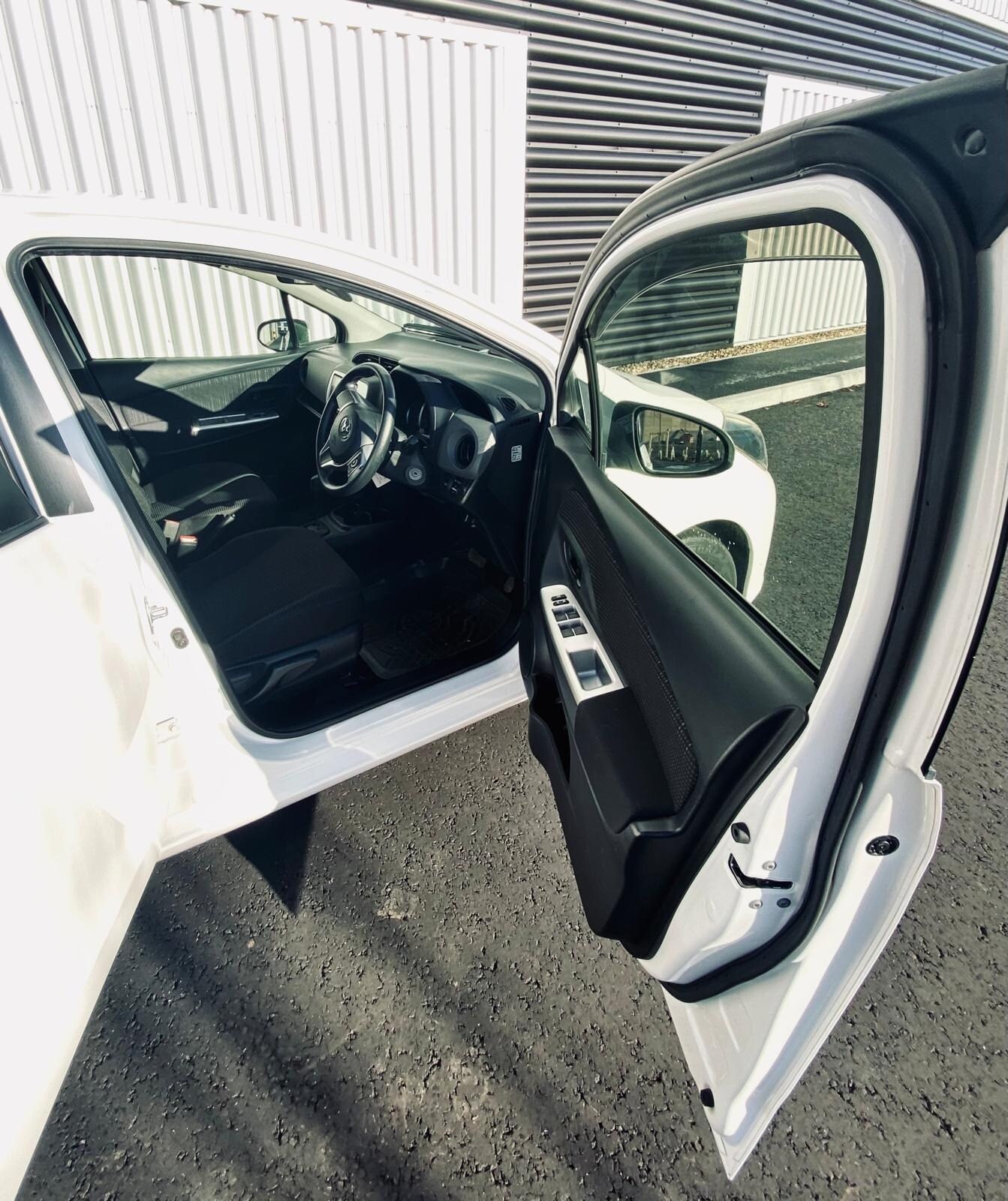 Used Toyota Yaris for sale - 76955330: Photo 35