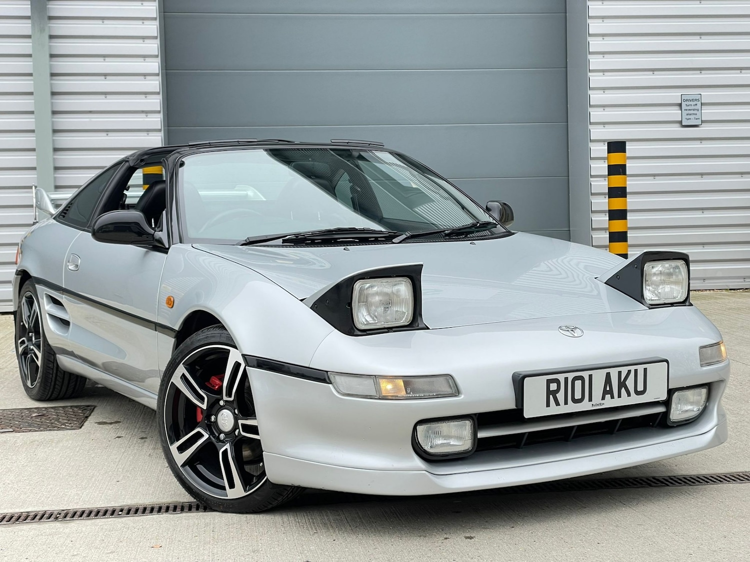 Used Toyota MR2 1998 for sale - 77357484: Photo 2