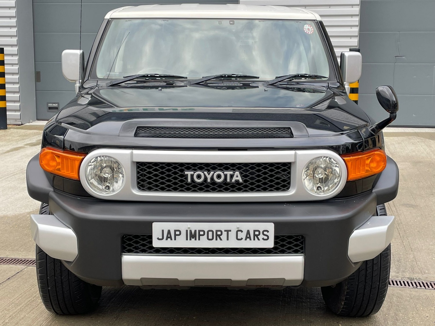 Used Toyota FJ Cruiser 2012 for sale - 76626440: Photo 2