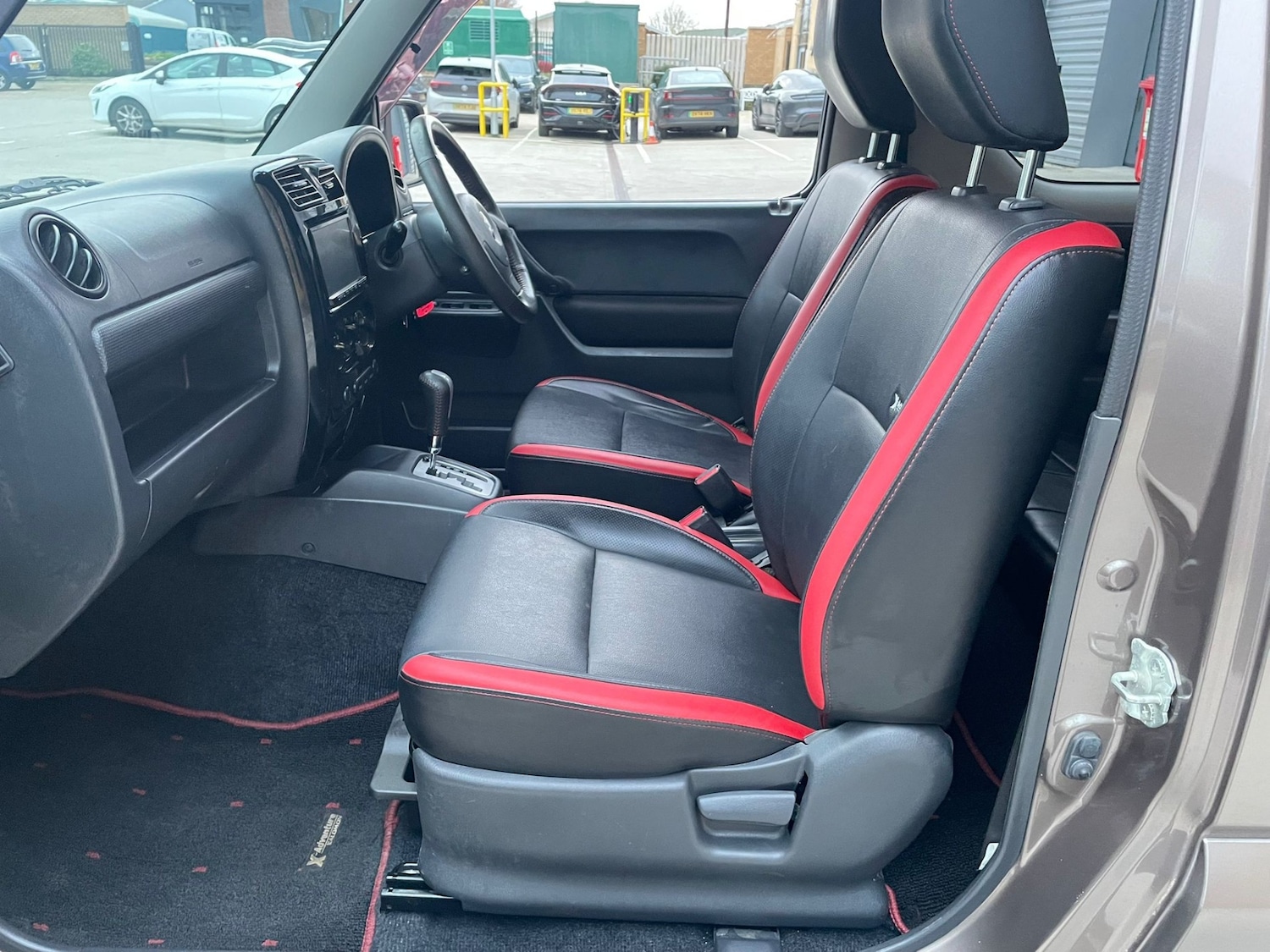 Used Suzuki Jimny 2014 for sale - 76882049: Photo 3