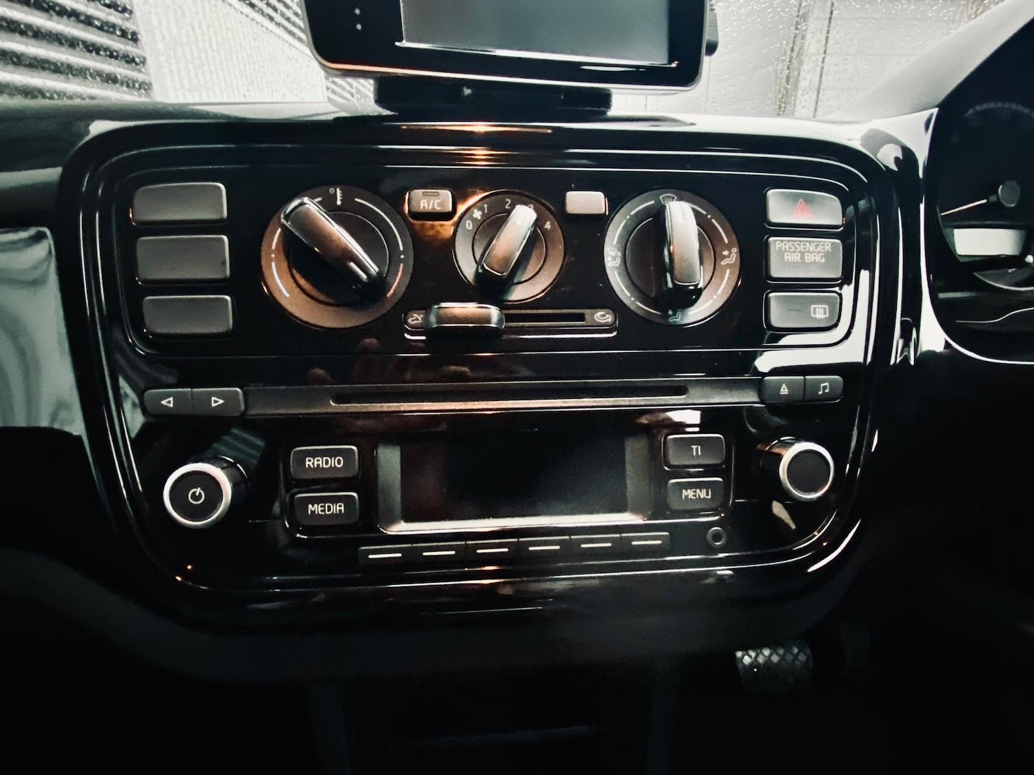 Used Volkswagen up! 2025 for sale - 77022750: Photo 55