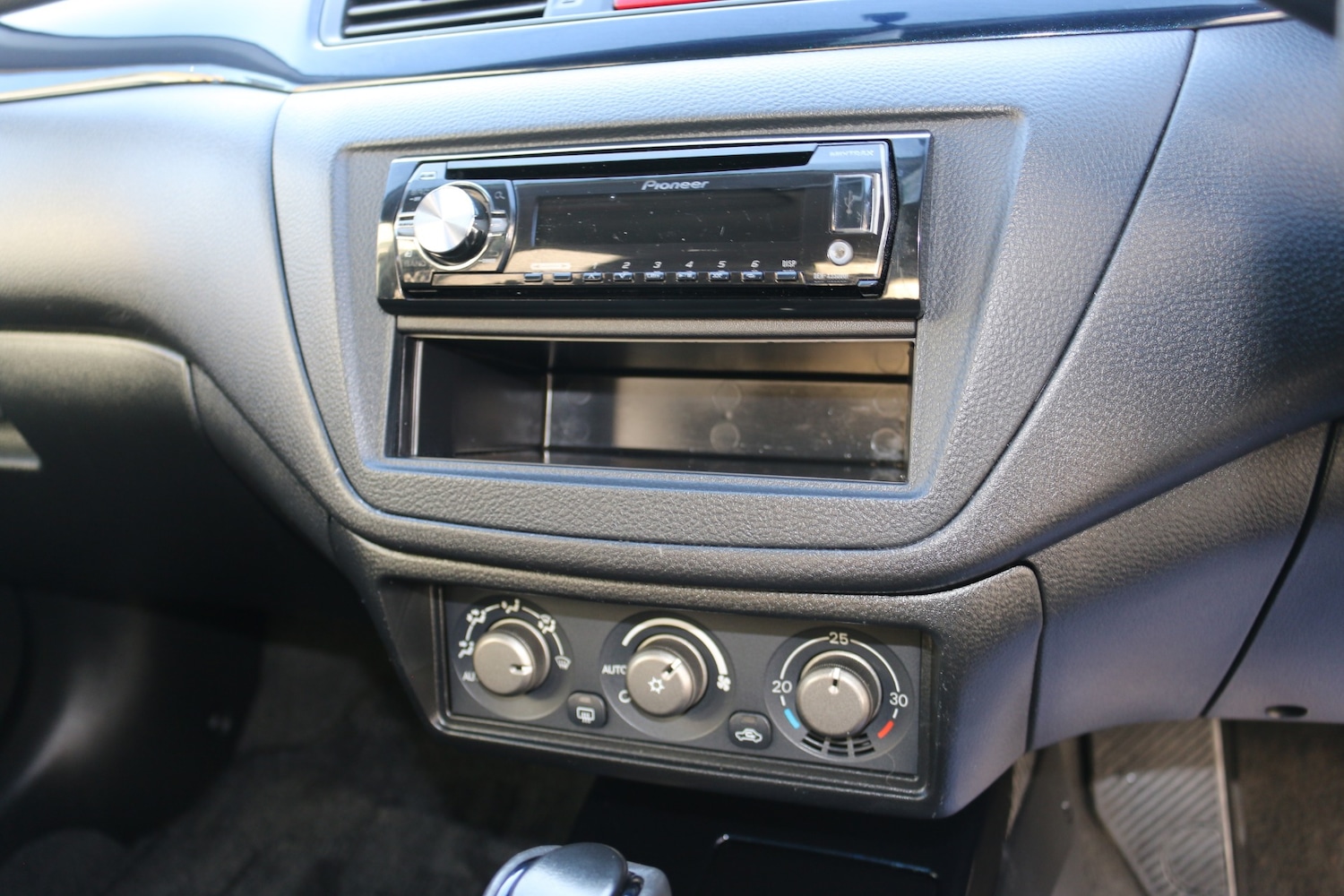 Used Mitsubishi Lancer 2002 for sale - 76891560: Photo 14