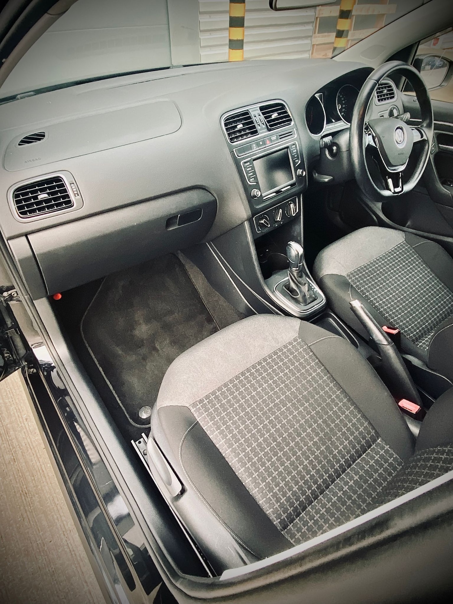 Used Volkswagen Polo 2015 for sale - 76941674: Photo 10