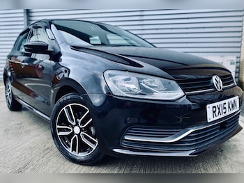 Used Volkswagen Polo 2015 for sale - 76941674: Photo