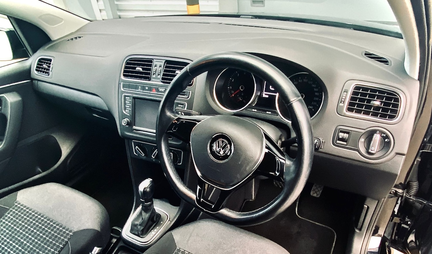 Used Volkswagen Polo 2015 for sale - 76941674: Photo 41