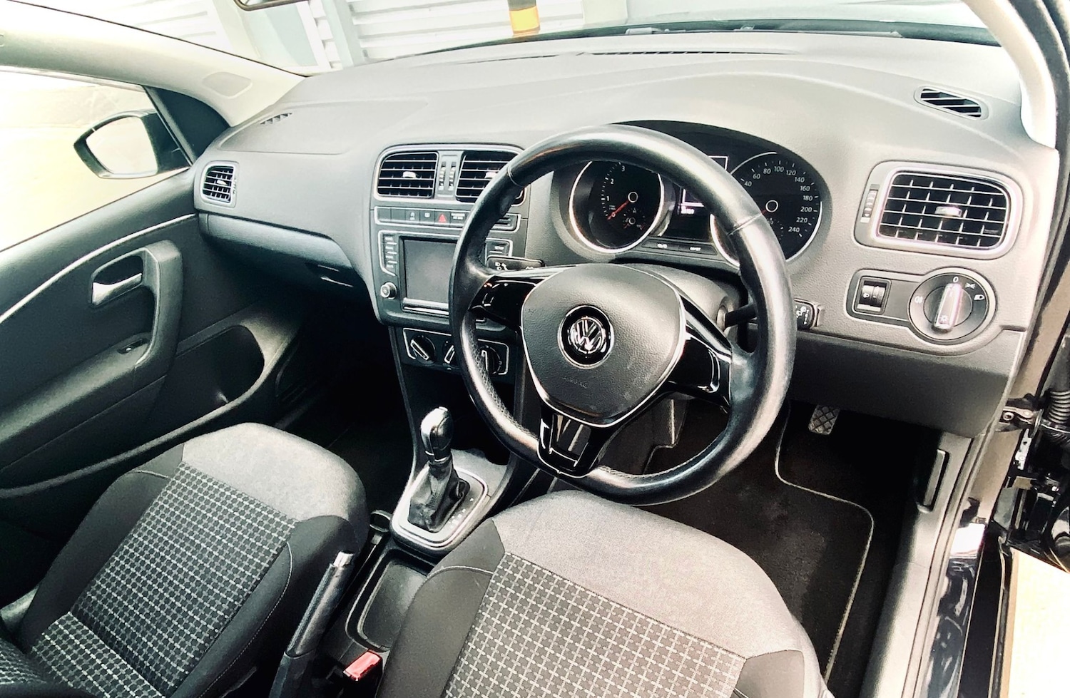 Used Volkswagen Polo 2015 for sale - 76941674: Photo 42