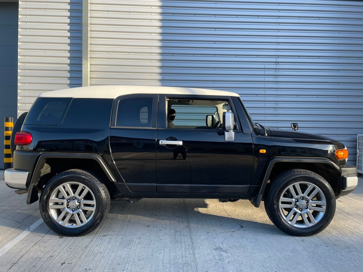 Used Toyota Land Cruiser 2012 for sale - 76637315: Photo 2