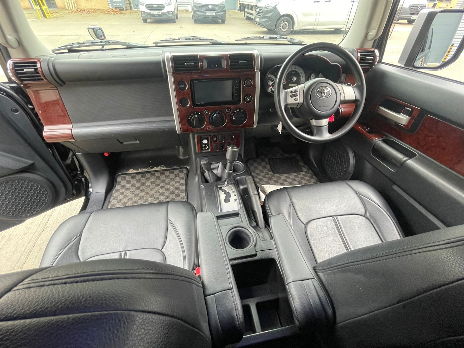 Used Toyota FJ Cruiser 2012 for sale - 76625574: Photo 11