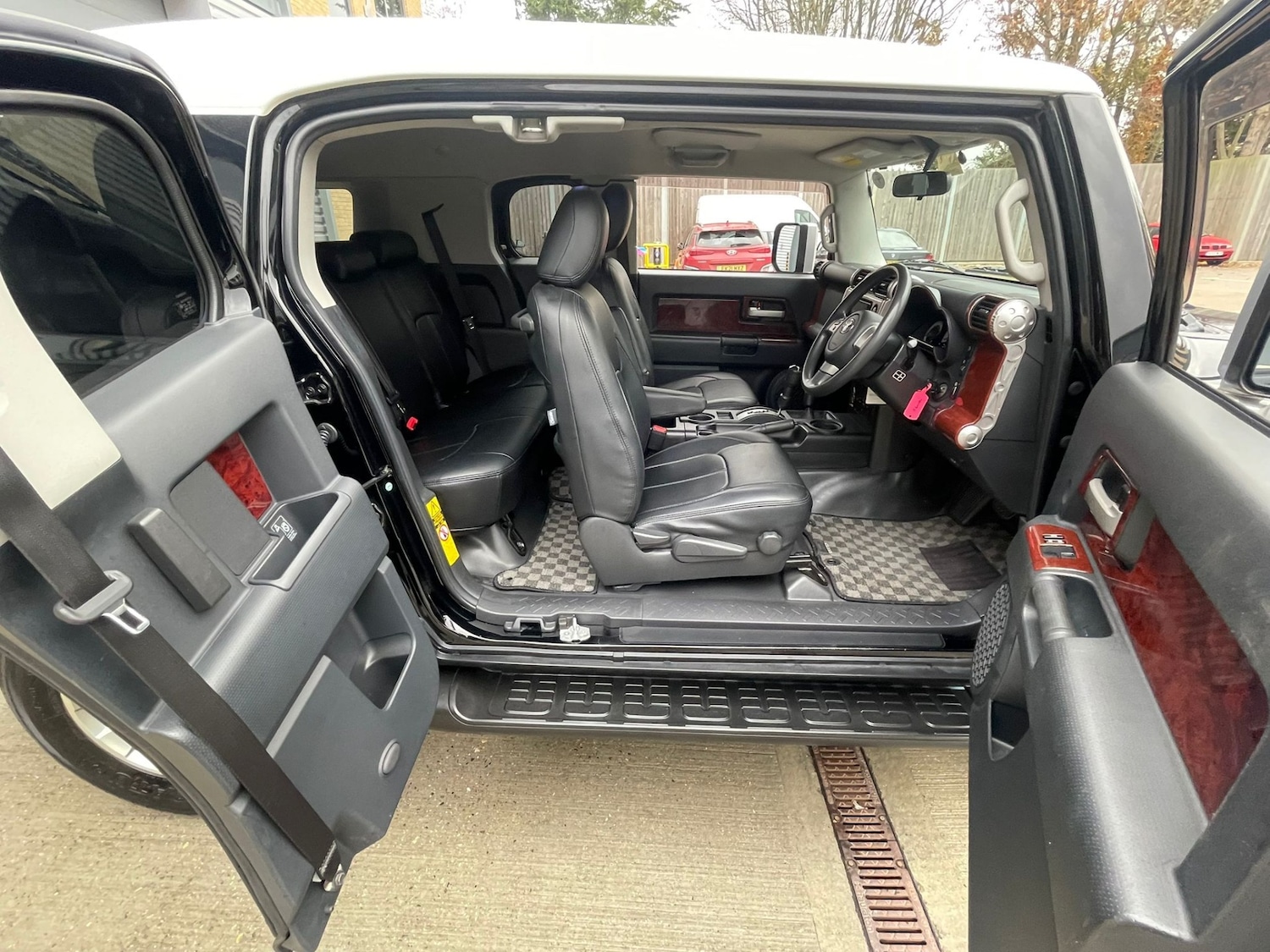 Used Toyota FJ Cruiser 2012 for sale - 76625574: Photo 9