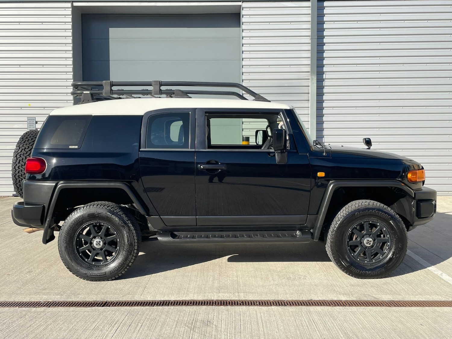 Used Toyota FJ Cruiser 2014 for sale - 76196429: Photo 2