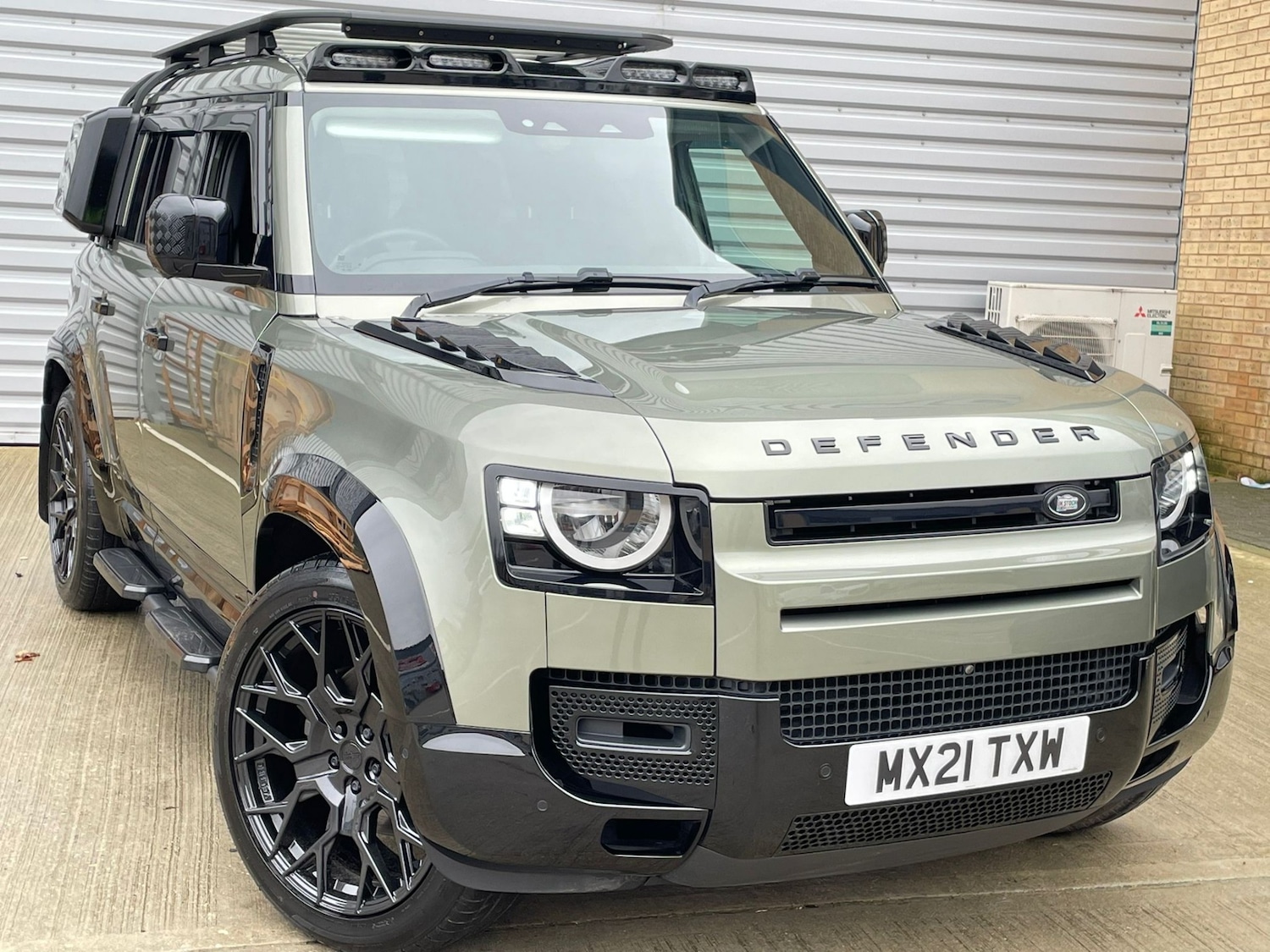 Used Land Rover Defender 2021 for sale - 77515398: Photo 2