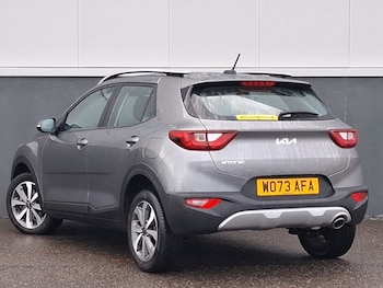 Used Kia Stonic 2024 for sale - 76492963: Photo