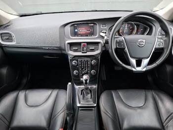 Used Volvo V40 2018 for sale - 78411299: Photo