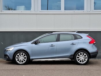 Used Volvo V40 2018 for sale - 78411299: Photo