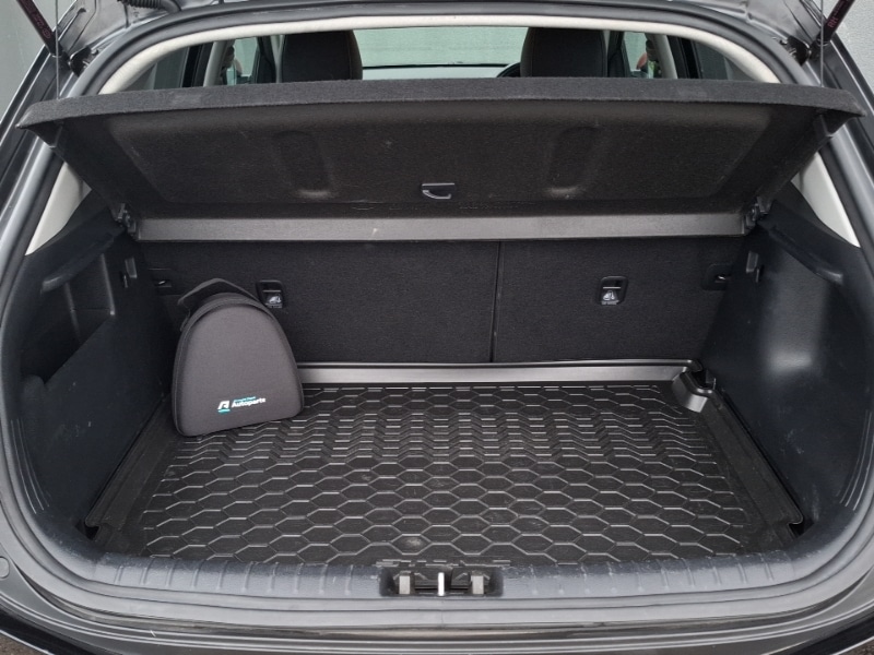 Used Kia Stonic 2018 for sale - 76543847: Photo 8