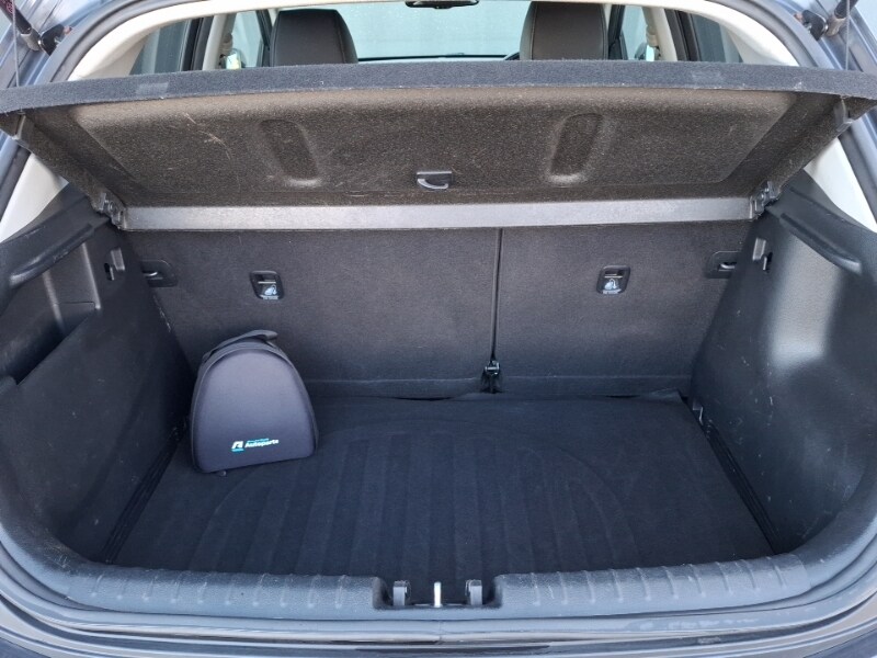 Used Kia Stonic 2018 for sale - 78013537: Photo 8