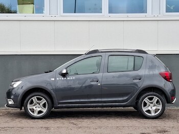 Used Dacia Sandero Stepway 2021 for sale - 79433208: Photo