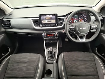 Used Kia Stonic 2023 for sale - 76478964: Photo