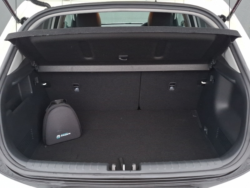 Used Kia Stonic 2023 for sale - 76478964: Photo 8