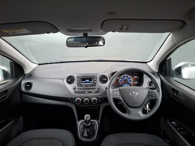 Used Hyundai i10 2018 for sale - 76722015: Photo 2