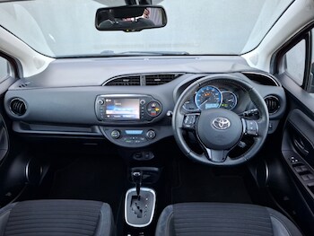 Used Toyota Yaris 2016 for sale - 76233336: Photo 2