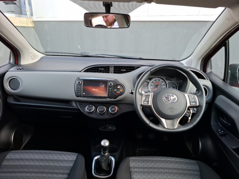Used Toyota Yaris 2017 for sale - 78151679: Photo 2