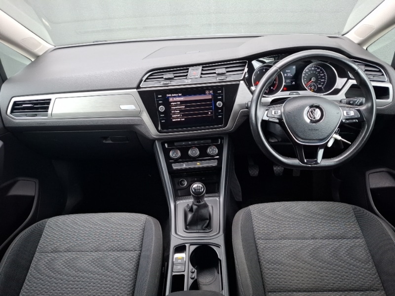 Used Volkswagen Touran 2018 for sale - 77999734: Photo 2