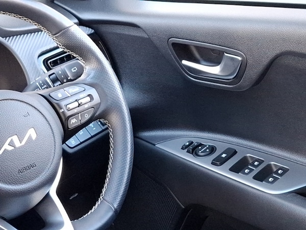 Used Kia Stonic 2023 for sale - 76289584: Photo 11