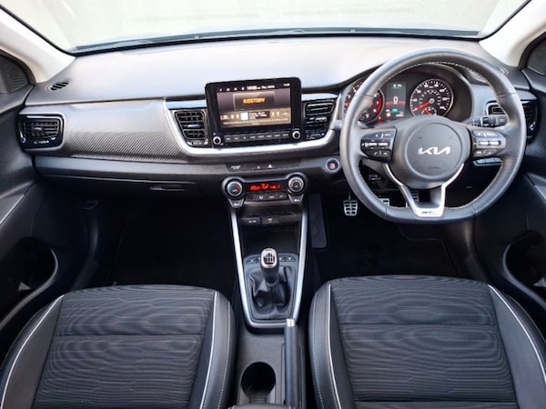Used Kia Stonic 2023 for sale - 76289584: Photo 2