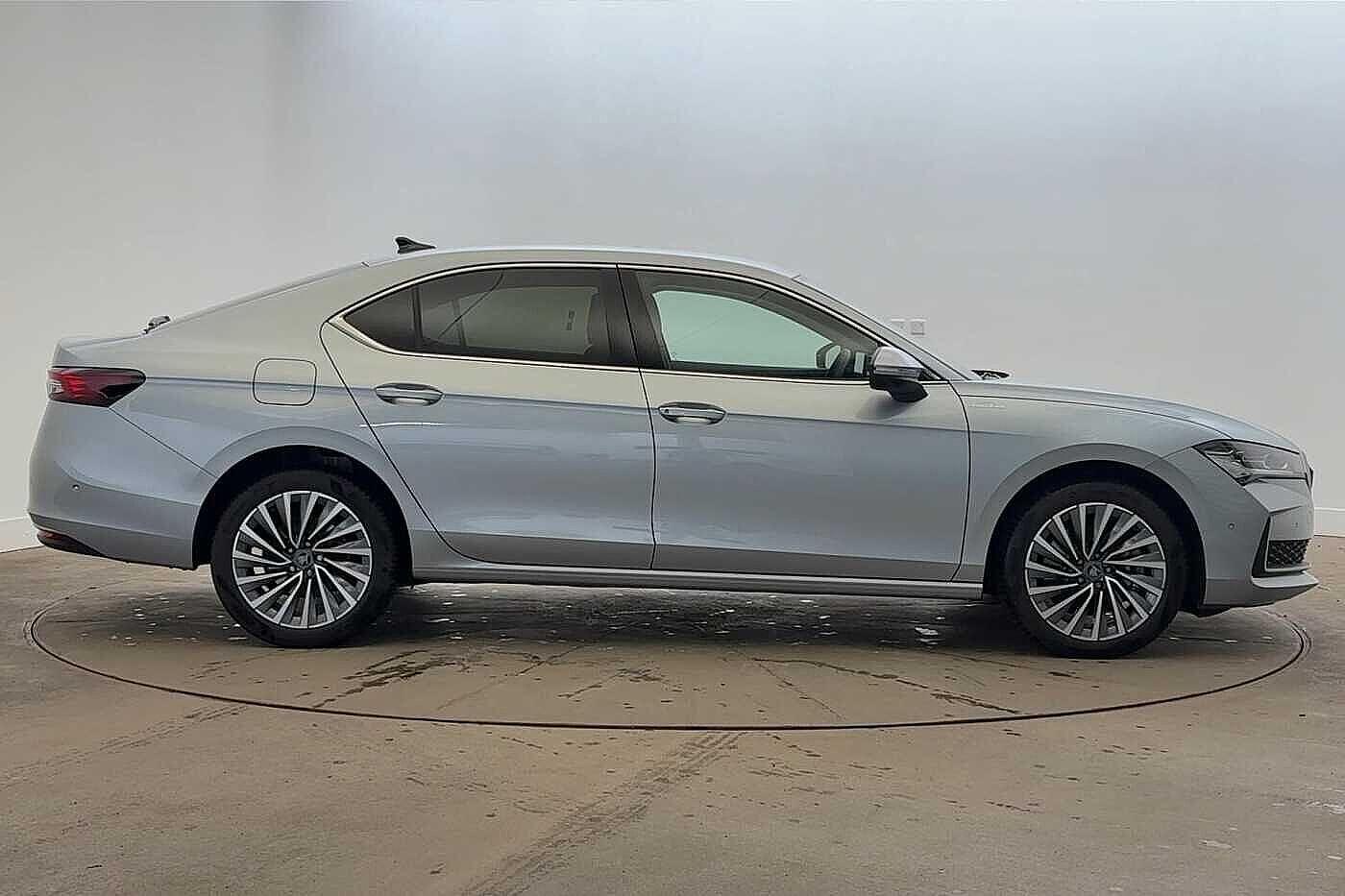 Used Skoda Superb 2025 for sale - 77135497: Photo 5