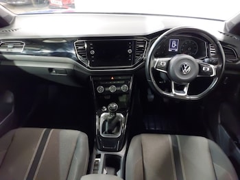 Used Volkswagen T-Roc 2021 for sale - 78905411: Photo