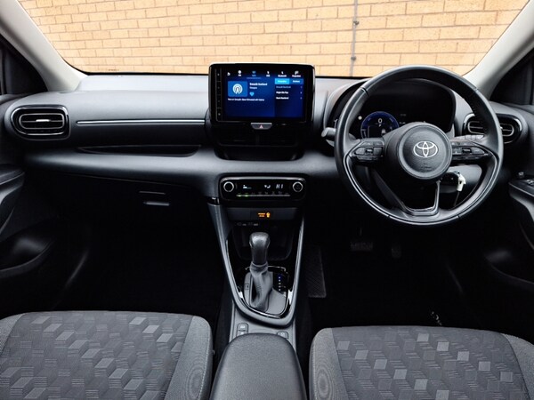 Used Toyota Yaris 2024 for sale - 76135572: Photo 2