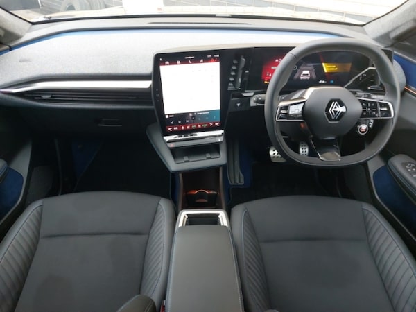 Used Renault Scenic E-Tech 2024 for sale - 76207896: Photo 2