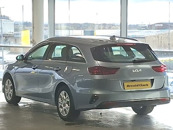 Used Kia Ceed 2025 for sale - 78238999: Photo
