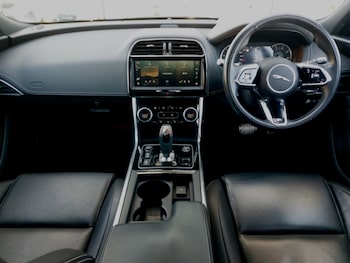 Used Jaguar XE 2020 for sale - 78837037: Photo