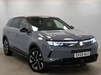 2025 - 1.2 Hybrid [136] Ultimate 5dr e-DCT6 [Fixed Roof]