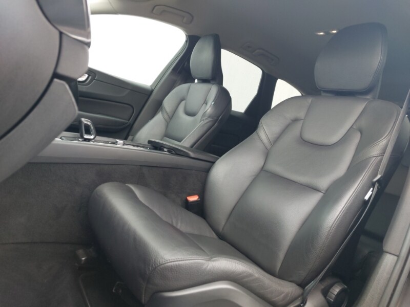 Used Volvo XC60 2022 for sale - 76365860: Photo 5