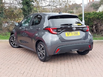 Used Toyota Yaris 2021 for sale - 77987028: Photo