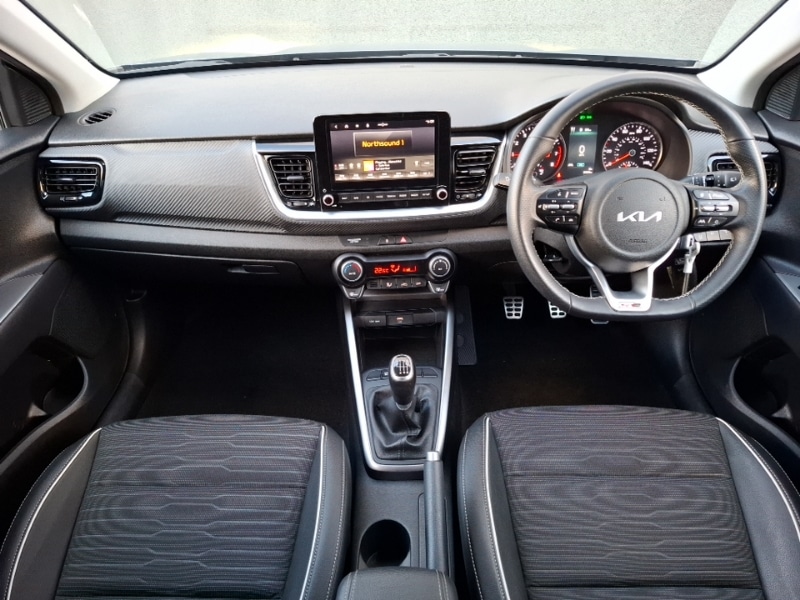 Used Kia Stonic 2023 for sale - 76687981: Photo 2