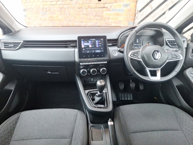 Used Renault Clio 2021 for sale - 76708859: Photo 2