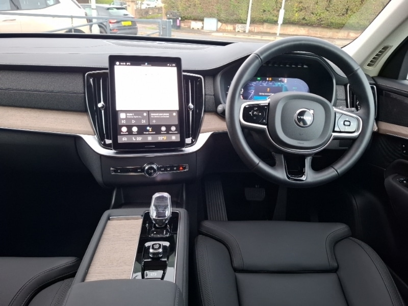 Used Volvo XC90 2025 for sale - 77004142: Photo 2