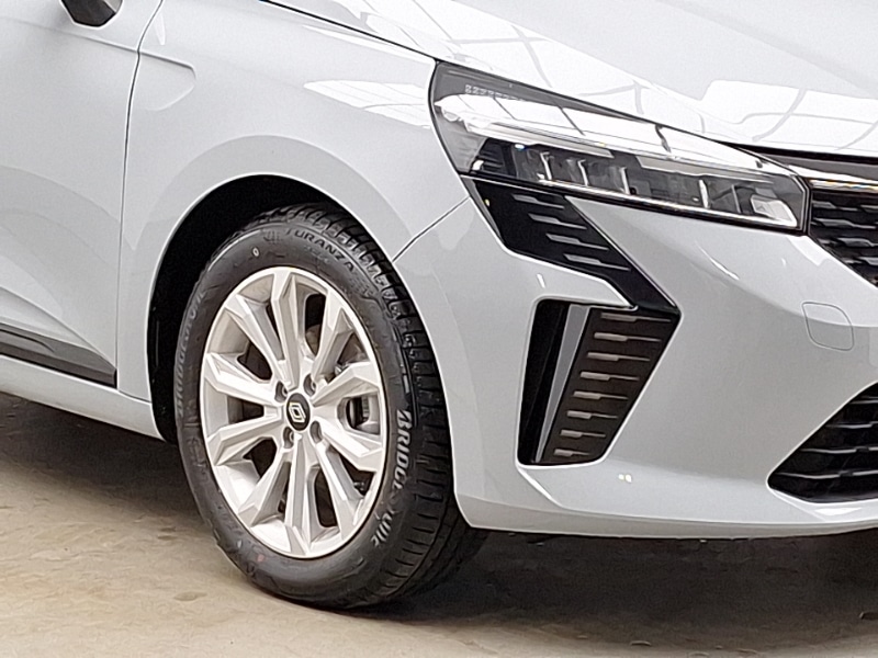 Used Renault Clio 2024 for sale - 76437354: Photo 9