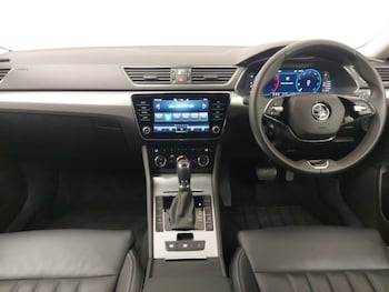 Used Skoda Superb 2023 for sale - 76198899: Photo 2