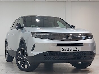 2025 - 1.2 Hybrid [136] GS 5dr e-DCT6