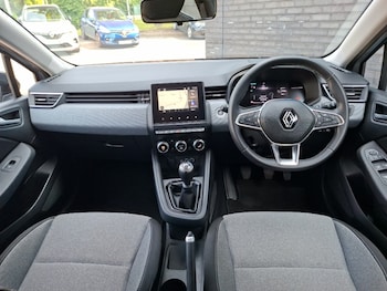 Used Renault Clio 2024 for sale - 79242715: Photo