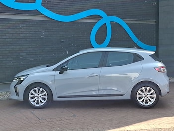 Used Renault Clio 2024 for sale - 79242715: Photo