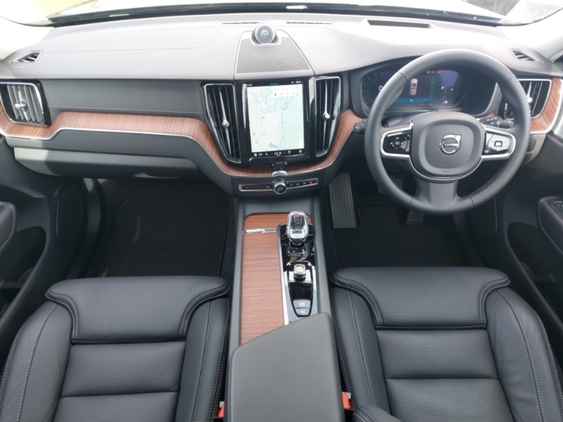 Used Volvo XC60 2024 for sale - 77338941: Photo 2